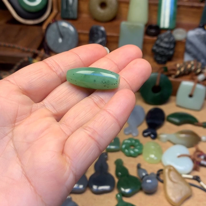 压***气和田玉未镶嵌颈饰