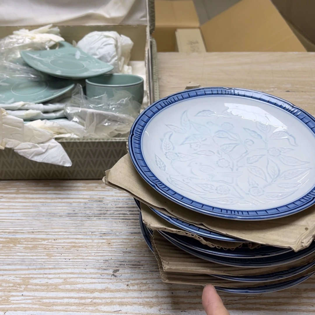 瓷片紫*密密麻麻地排列着一个大