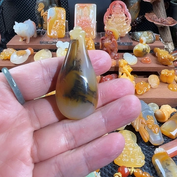 石英质玉（黄龙玉）未镶嵌颈饰