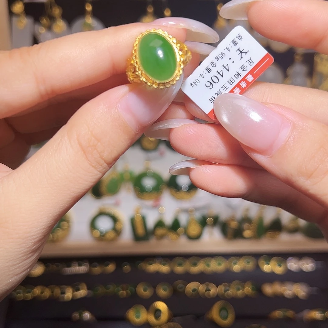 ****源和田玉足金镶嵌戒指