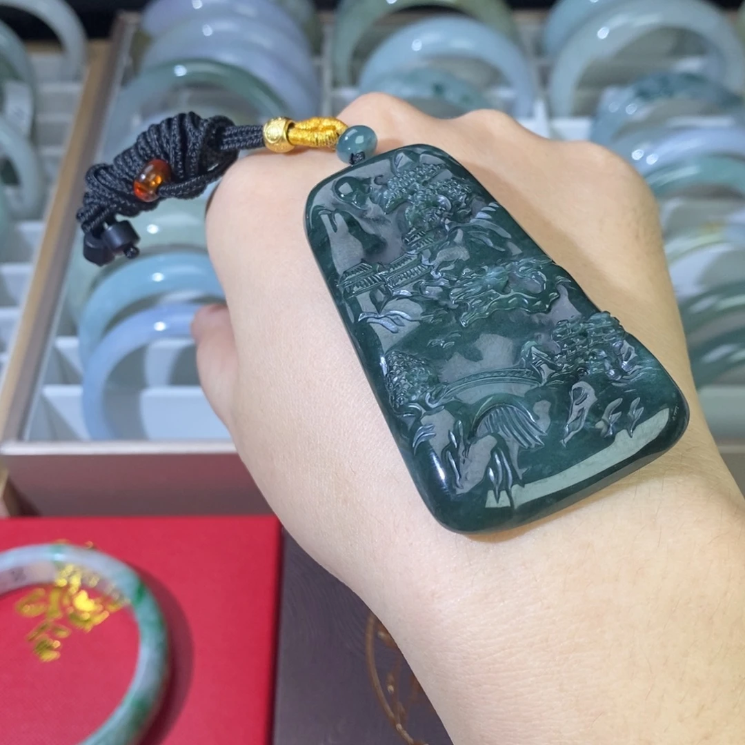 颈饰未镶嵌翡翠好