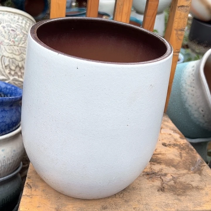 紫砂花盆口17高22白色2个。。。。。。。。。