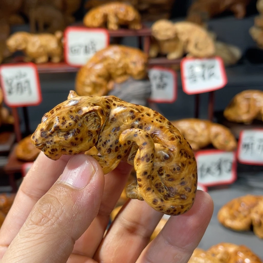 柏木（崖柏）木雕手工把件太行崖柏留疤料豹子