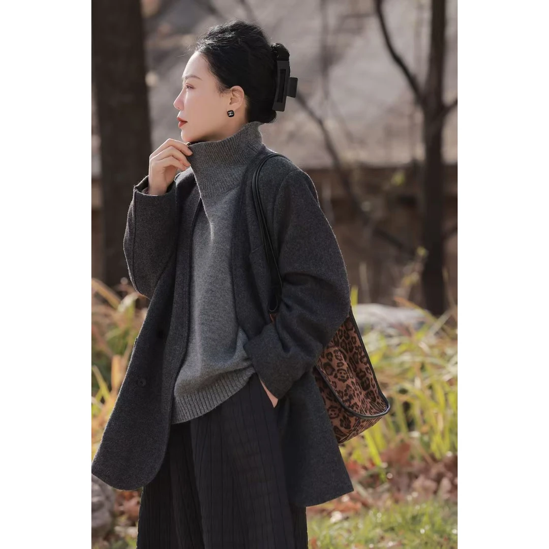 【那尚新品】年货定制小众V领四粒扣羽绒时尚外套(干洗)