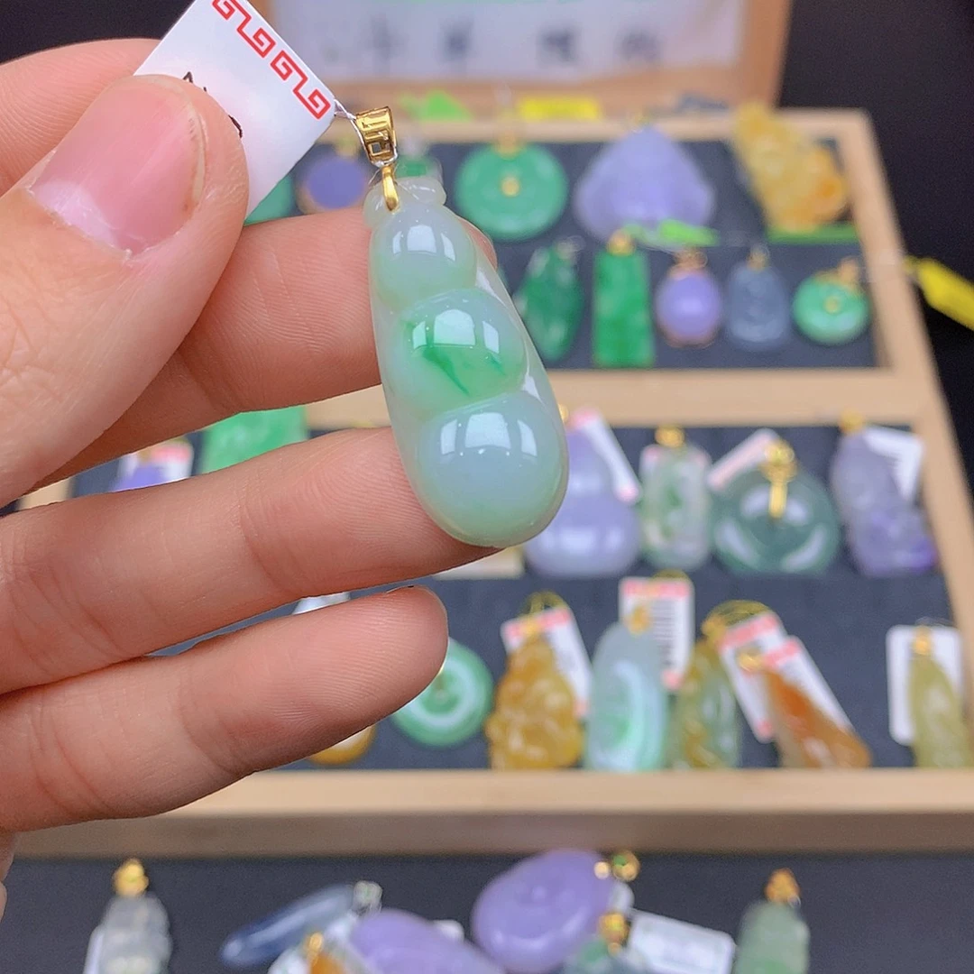 翡翠颈饰18K金镶嵌翡翠