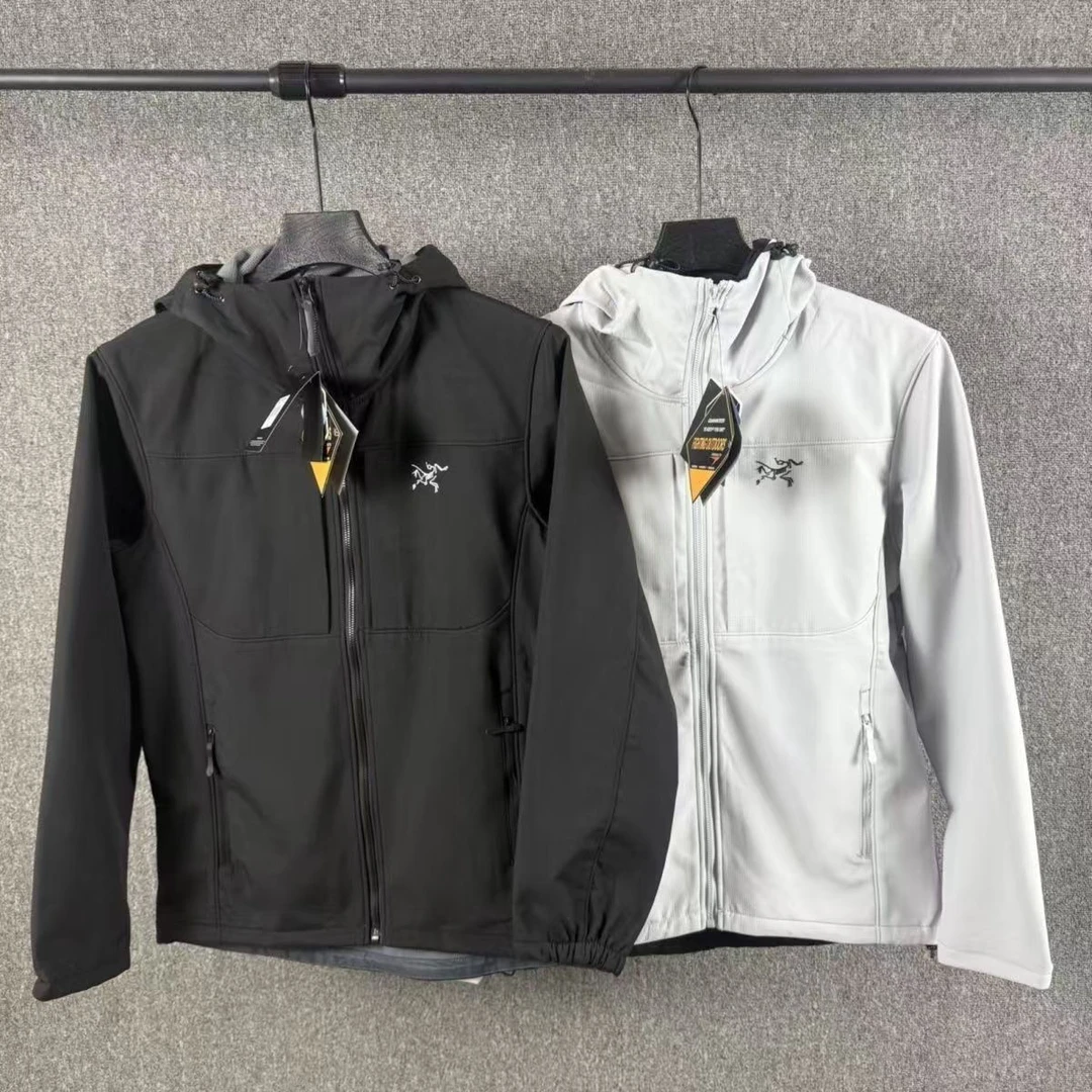 男士秋冬季新款薄绒夹克刺绣软壳冲锋衣防风连帽防水户外休闲外套