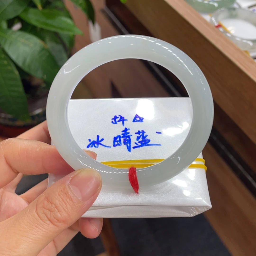 翡翠手镯未镶嵌天然翡翠