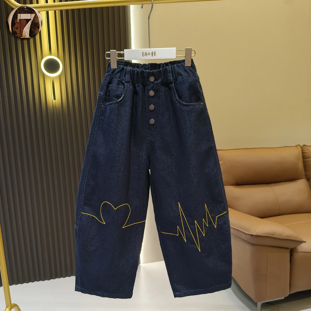 儿童水洗牛仔裤宽松2025春秋男女童软牛仔弯刀裤子中大童刺绣长裤