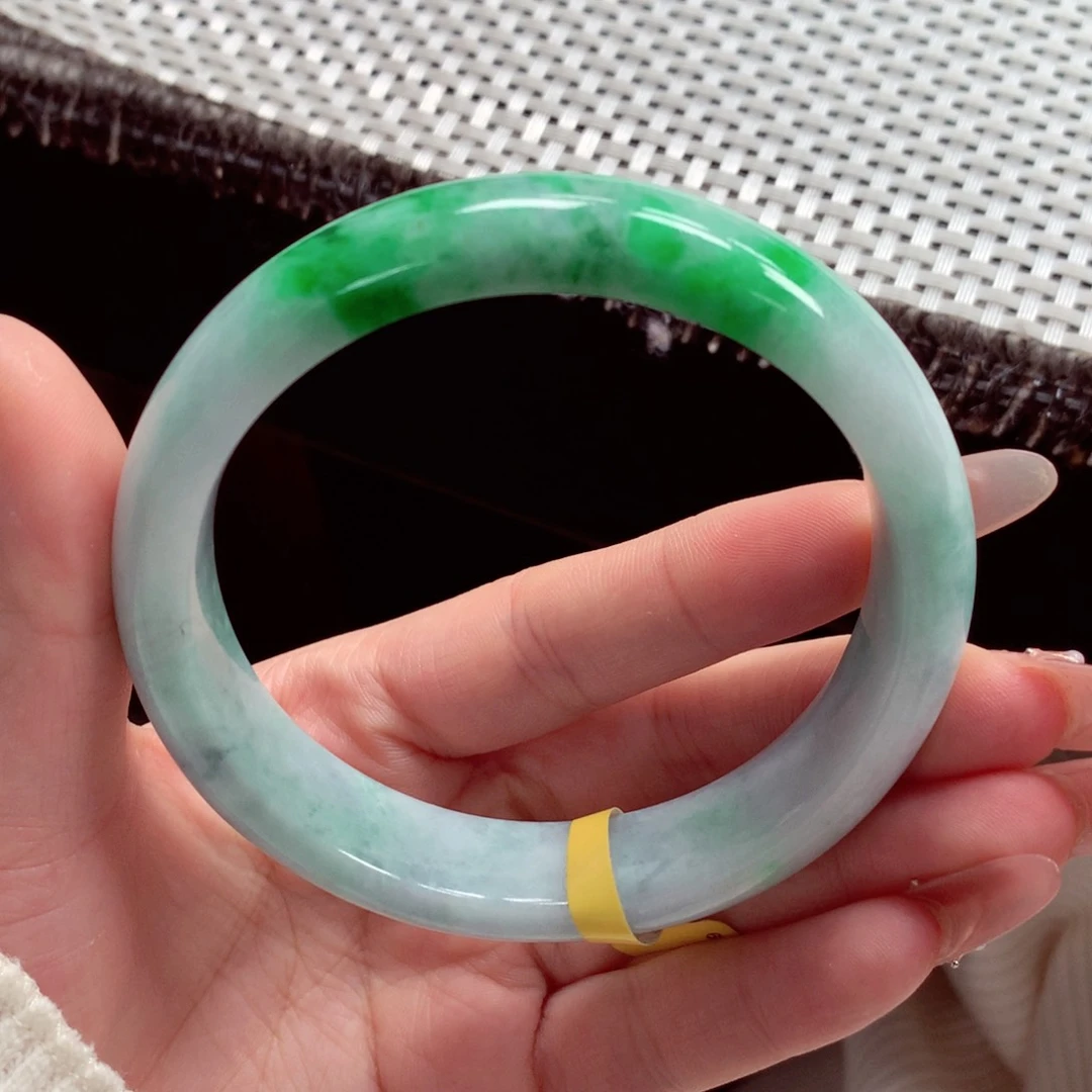 翡翠手镯未镶嵌缅甸