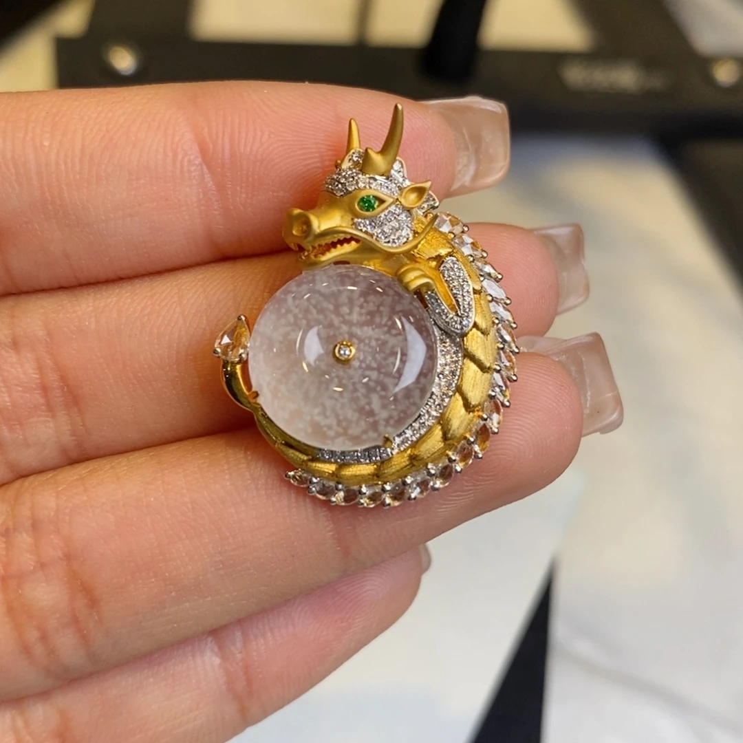 翡翠颈饰18K金镶嵌设计款平安扣吊坠，胸针两用