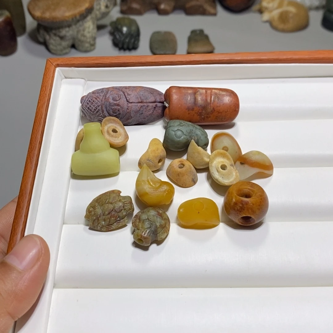 颈饰未镶嵌透闪石质玉超*