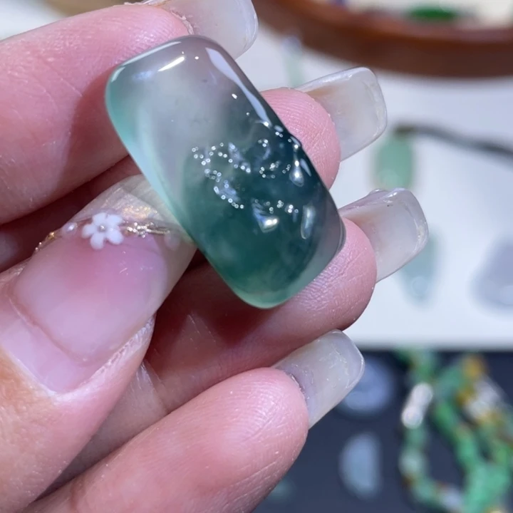 颈饰未镶嵌翡翠牌子