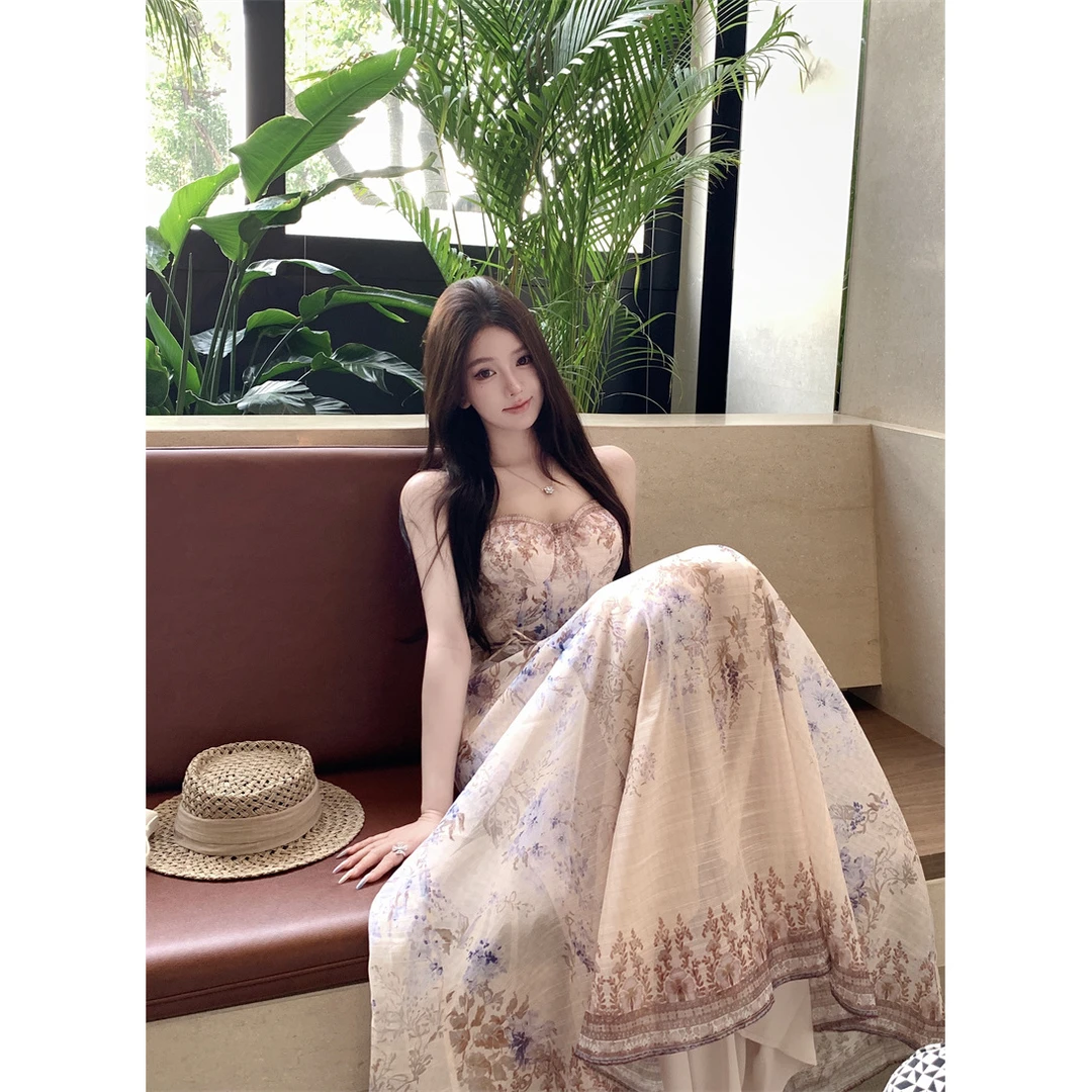 高级感气质海边度假吊带连衣裙女复古独特时尚收腰显瘦纯欲风裙子