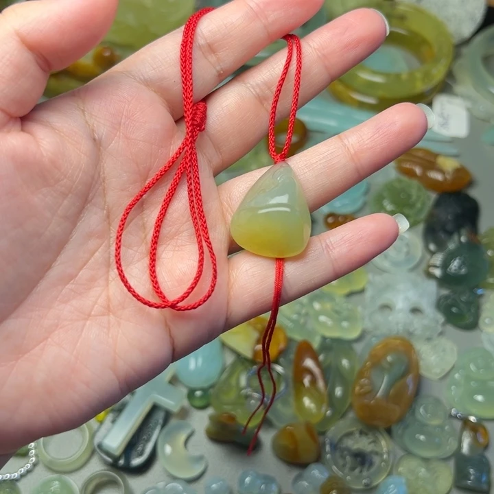 皇***宫蛇纹石玉未镶嵌微瑕
