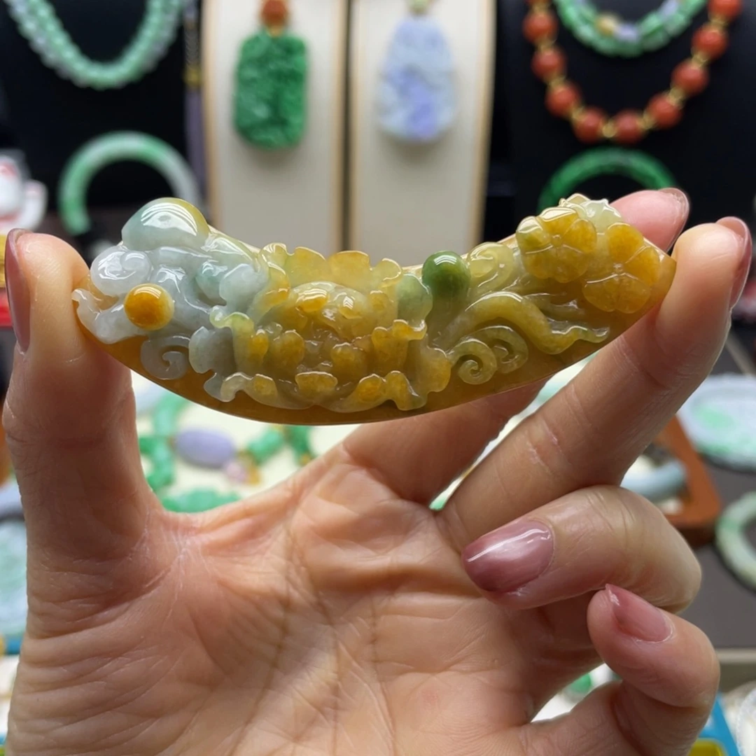 翡翠未镶嵌颈饰翡翠弯弯