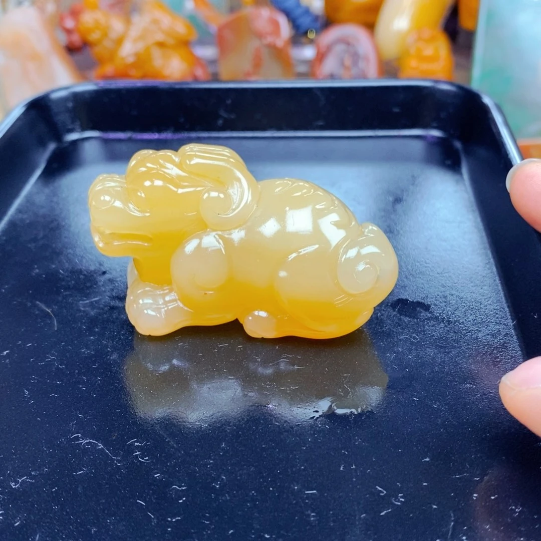 石英质玉（黄龙玉）未镶嵌颈饰
