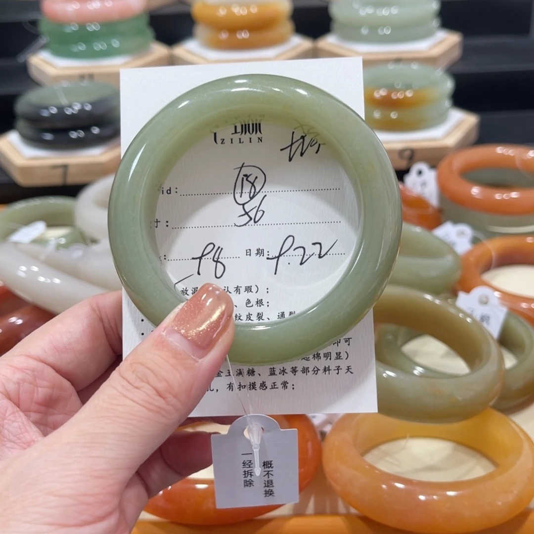 未镶嵌手镯石英质玉