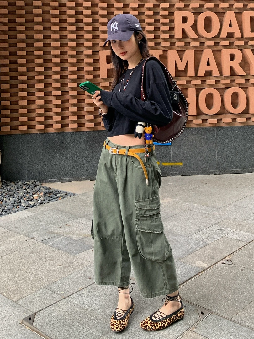 早秋穿搭一整套松弛感又酷又飒的黑色上衣工装阔腿裤子休闲套装女