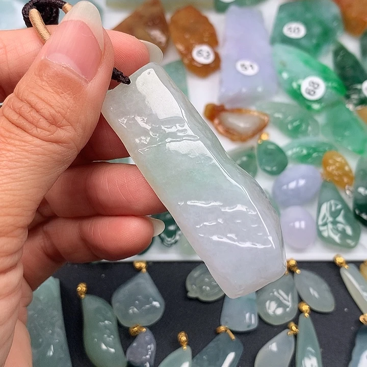 翡翠未镶嵌颈饰随型