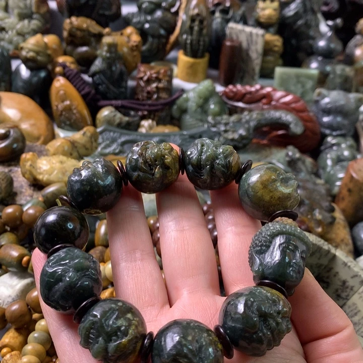 未镶嵌岫岩河磨玉（透闪石质玉）把件