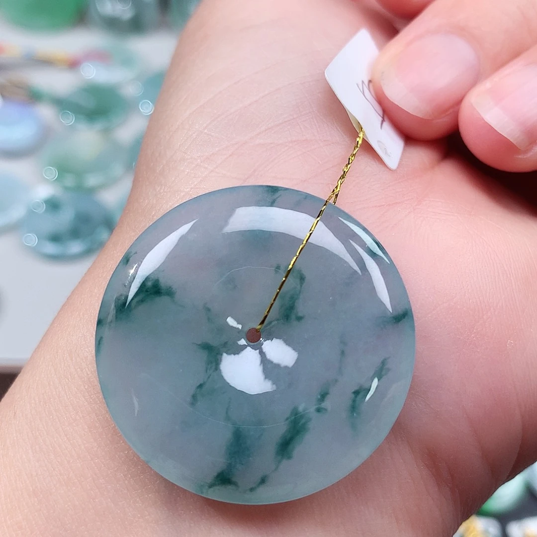 翡翠未镶嵌颈饰平安扣