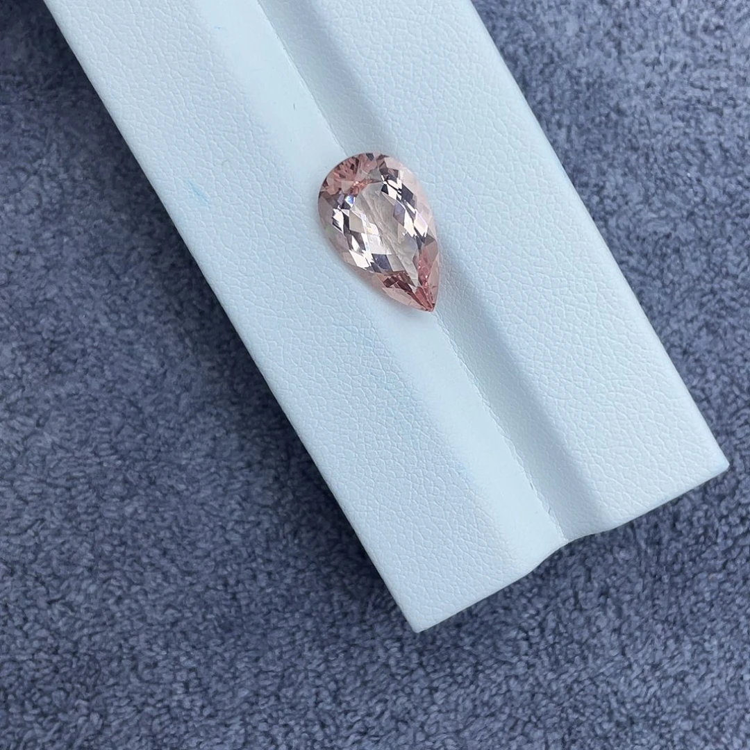 绿柱石（摩根石）裸石4.253Ct。