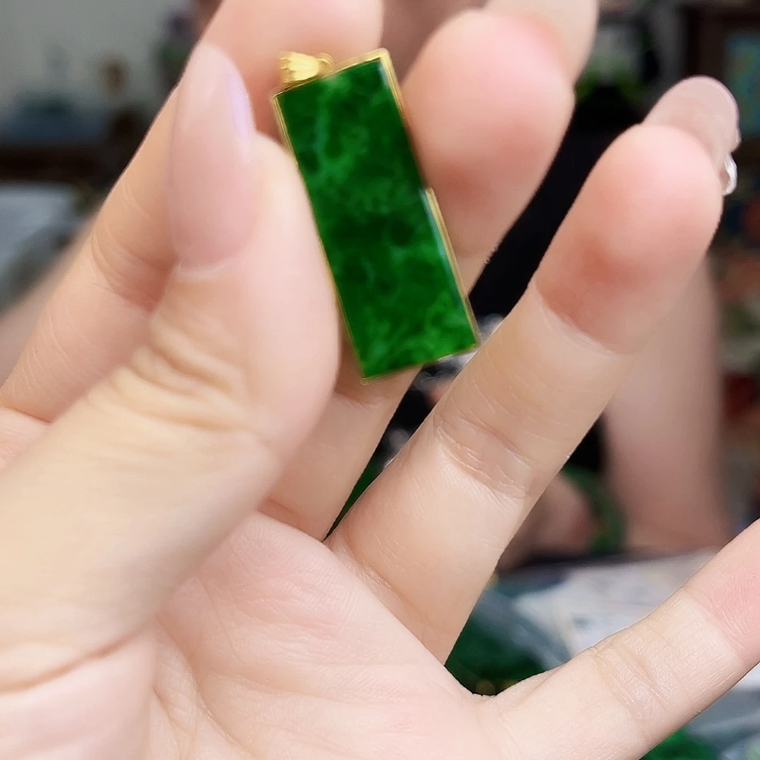 翡翠18K金镶嵌颈饰多样性