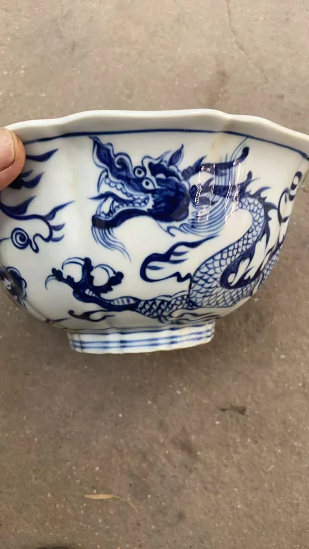 青花龙纹大尺寸碗