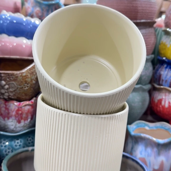 凑9块包邮，有孔，陶瓷花盆