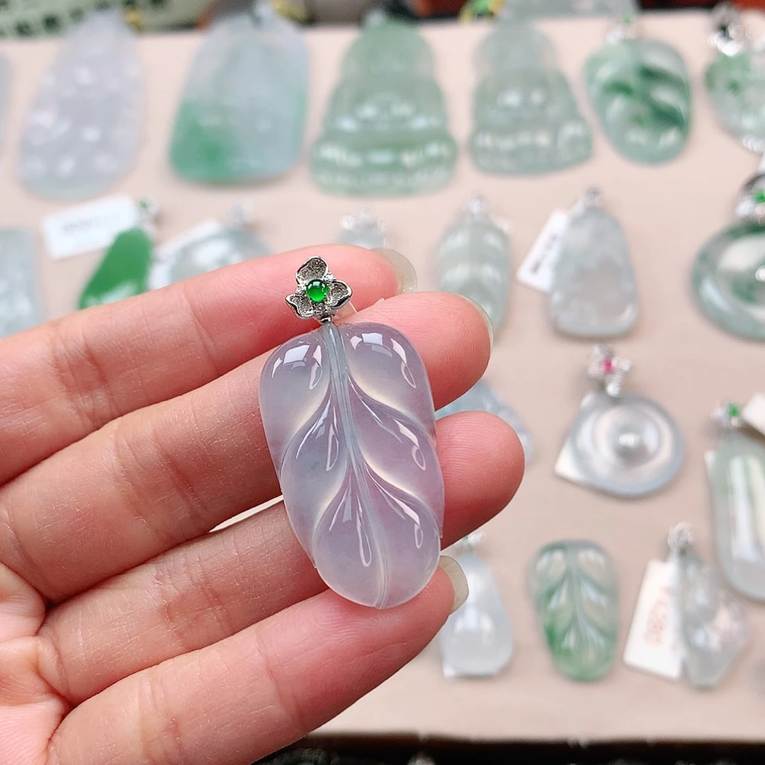 翡翠颈饰18K金镶嵌叶子