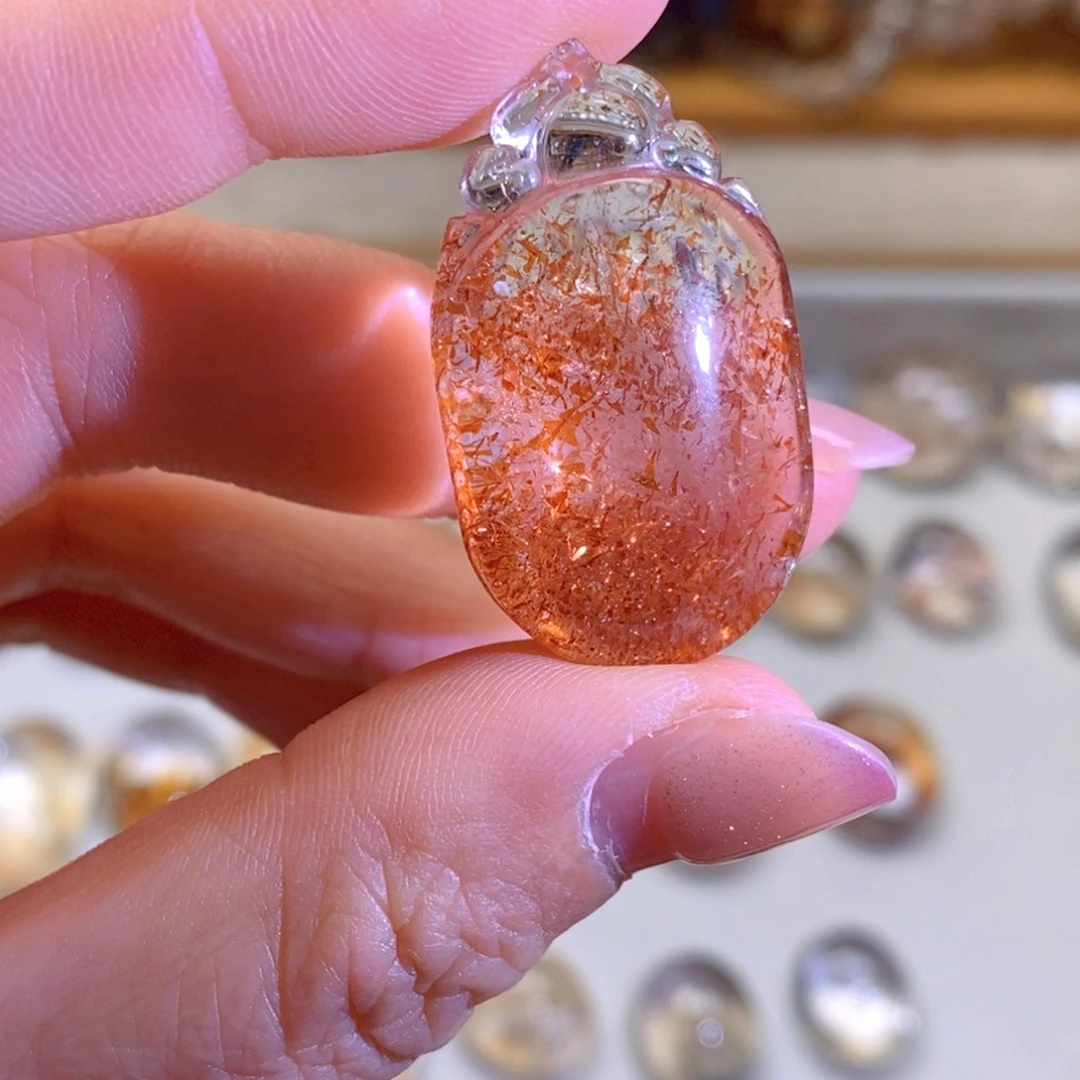 颈饰未镶嵌水晶，