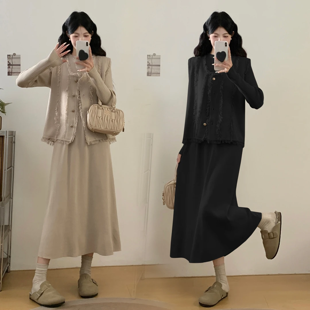 哺乳期高级感2025秋冬新款小香风马甲加厚针织连衣裙气质两件套