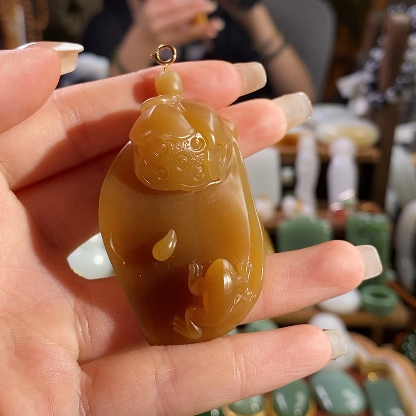 【闪购商品】吊坠(赠链)未镶嵌和田玉