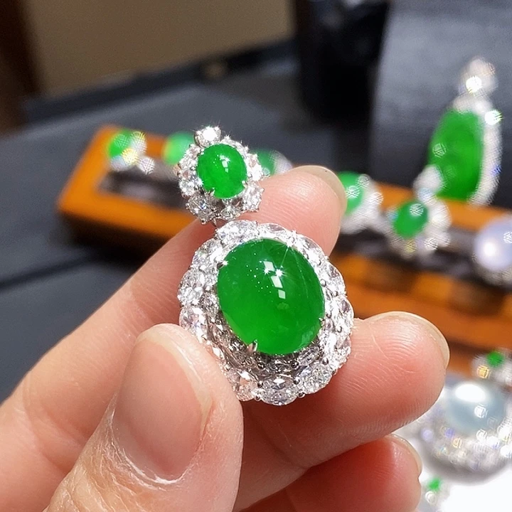 吊坠(不含链)18K金镶嵌翡翠