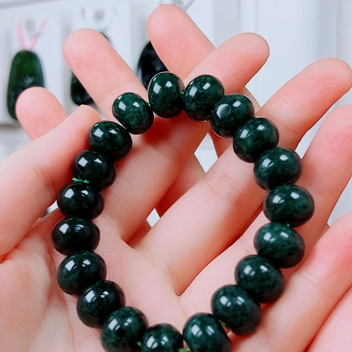 蛇纹石玉未镶嵌玉牌