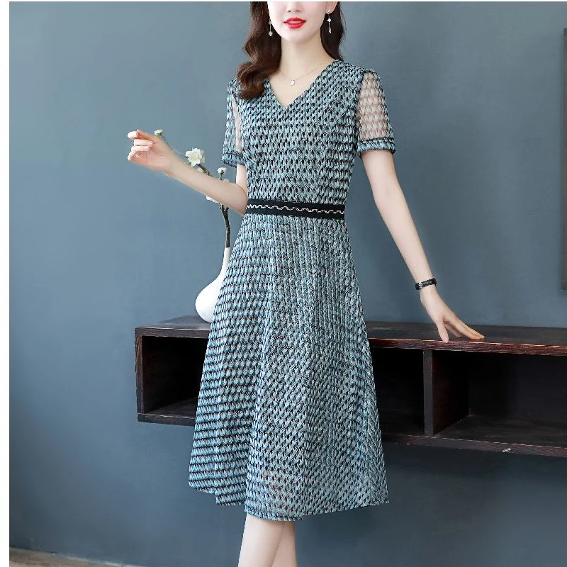 【版型质感都很好！品牌特价】40002气质洋气印花中长款收腰裙子