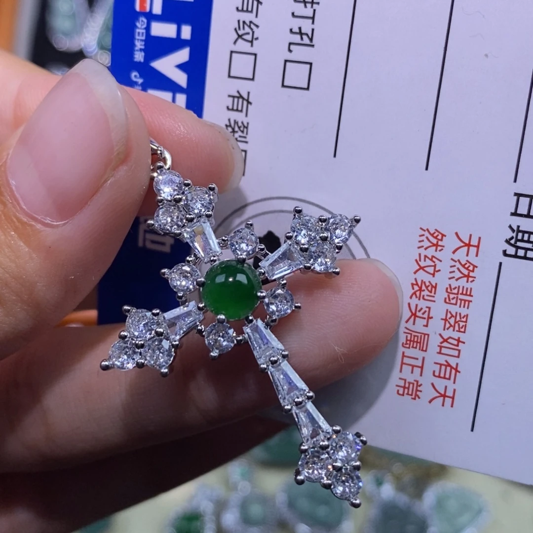 颈饰未镶嵌翡翠天然