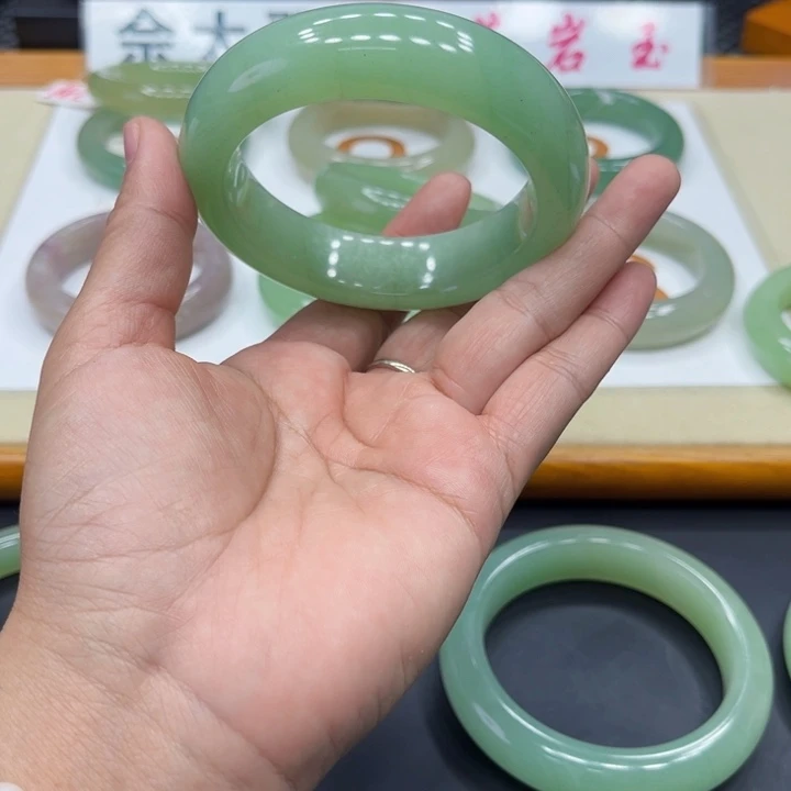 未镶嵌手镯石英质玉家***爷