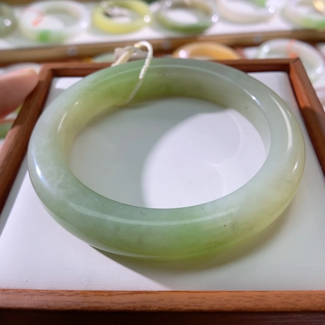 【闪购商品】未镶嵌手镯和田玉（翠青玉）
