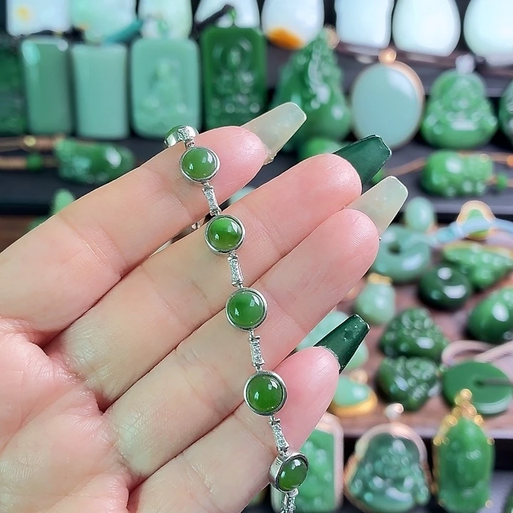 喜***圆和田玉未镶嵌手链