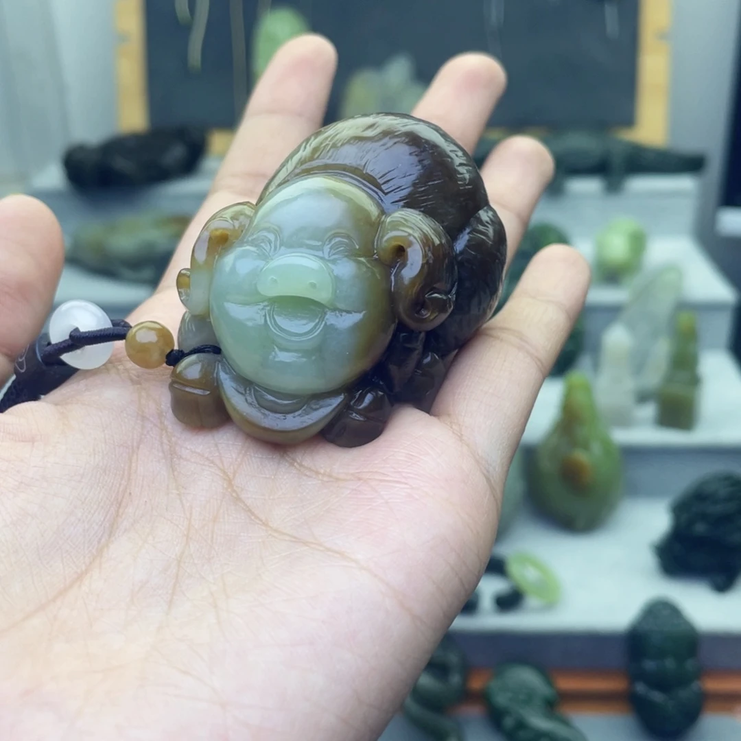 胡***真颈饰未镶嵌和田玉
