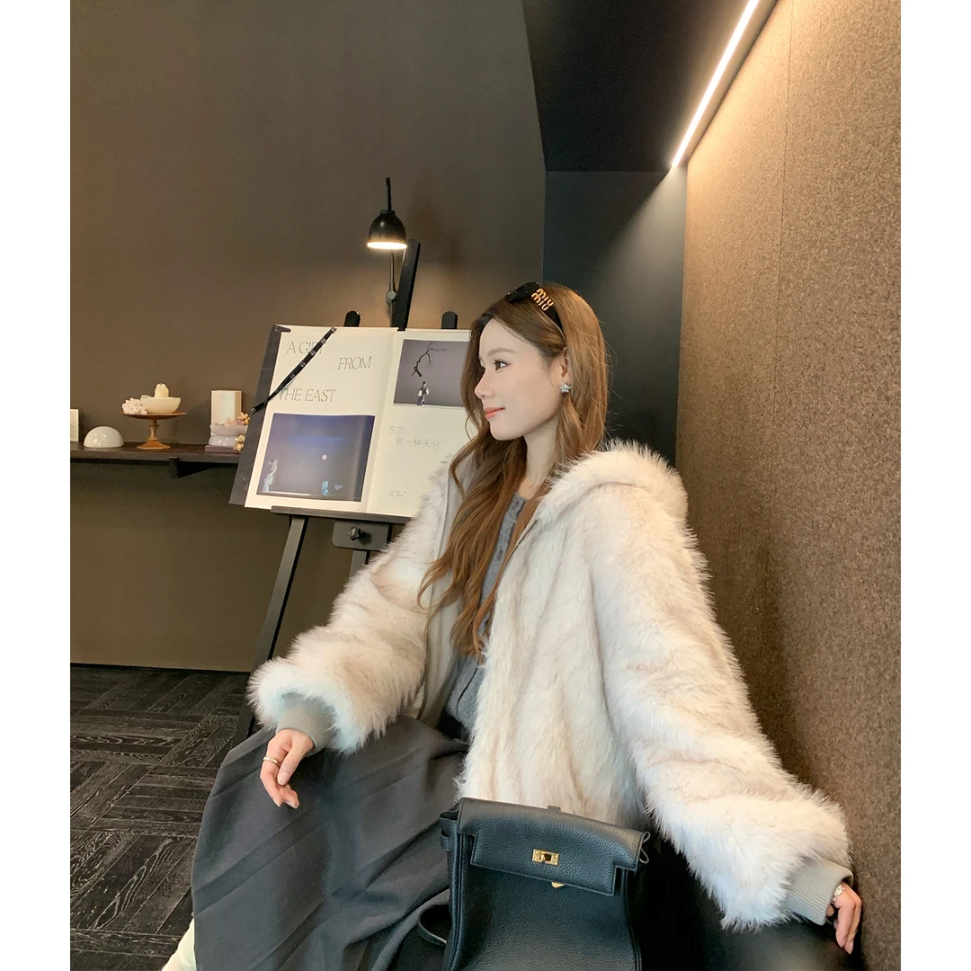 本希benxe/雾都也纳 du家定染毛毛正反两穿连帽外套