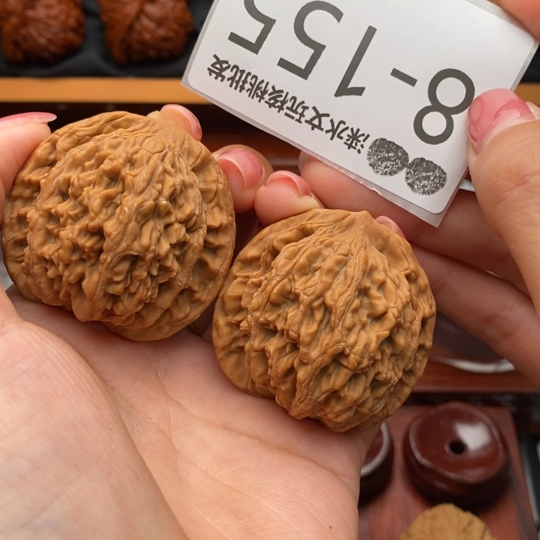 罗***虎文玩核桃把件43虎头