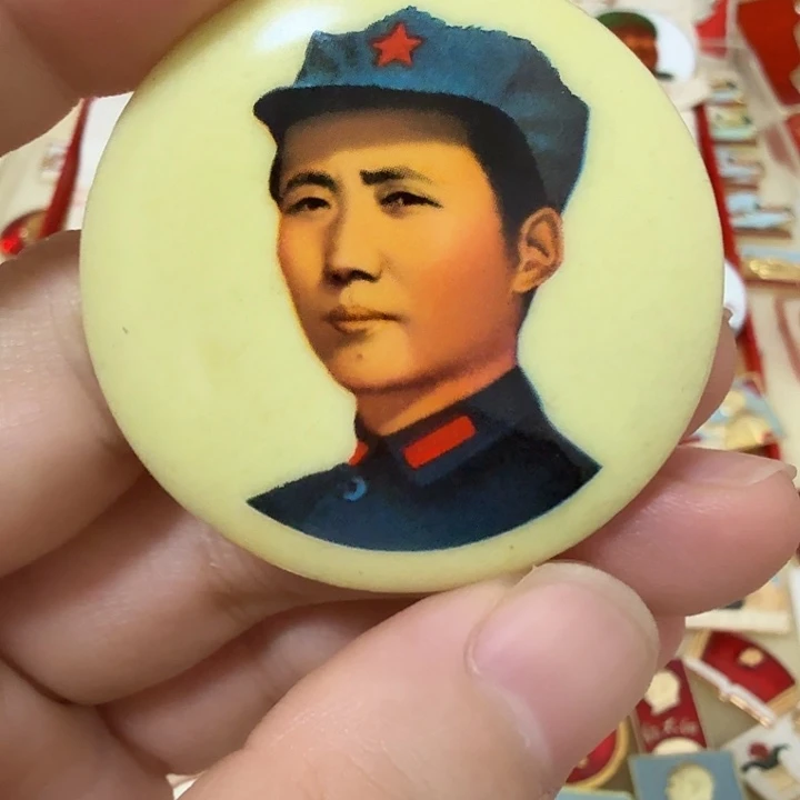 铝～****～毛爷爷像章，万岁