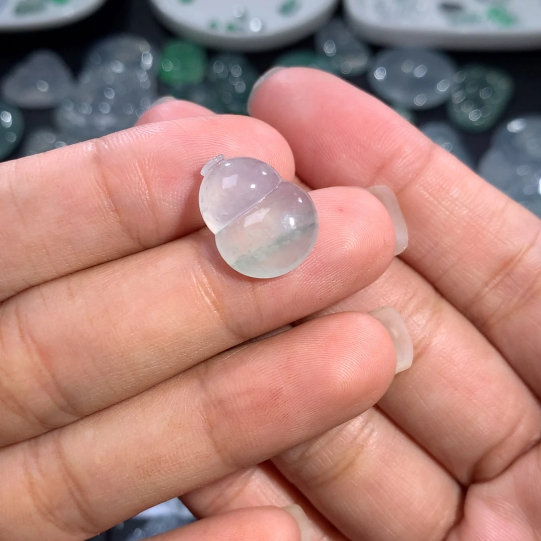 翡翠裸石未镶嵌胖葫芦