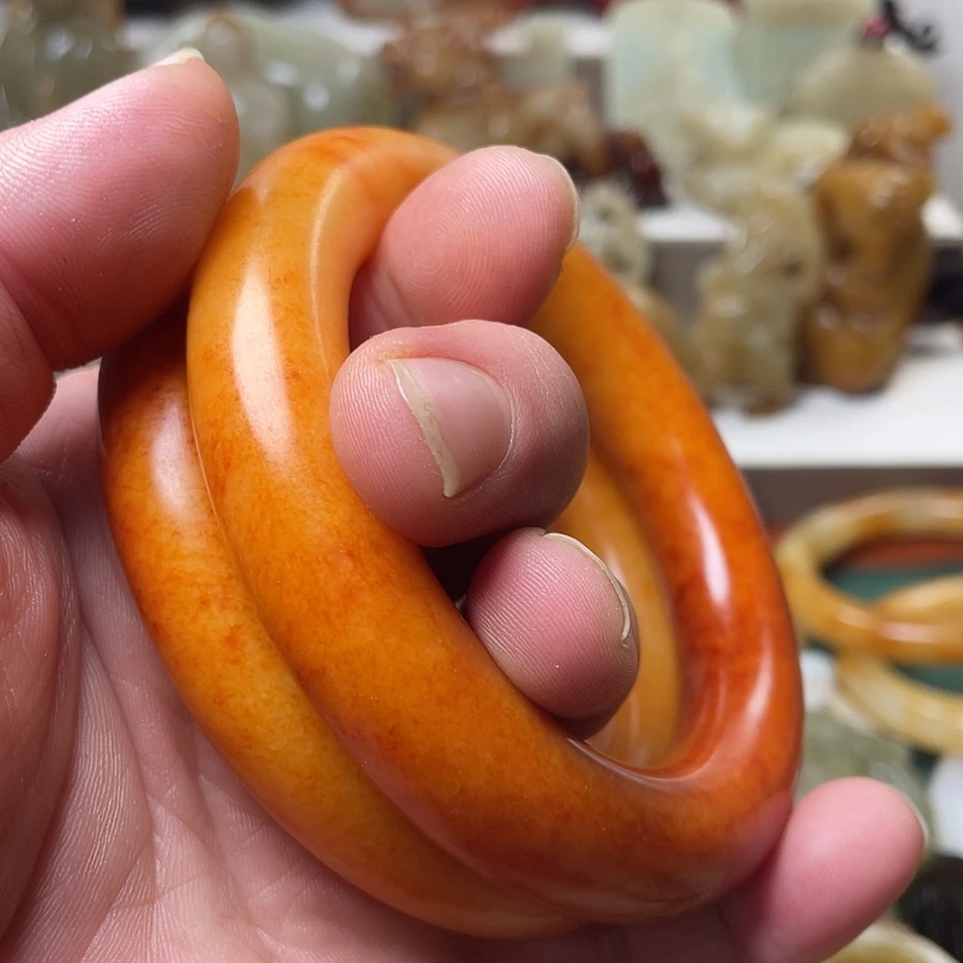 万***国和田玉未镶嵌颈饰