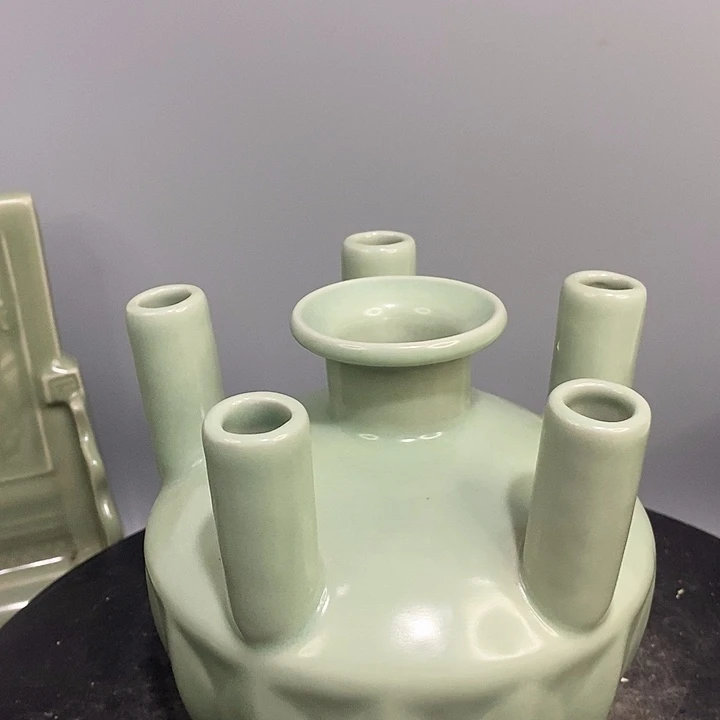 龙泉窑五管瓶造型独特