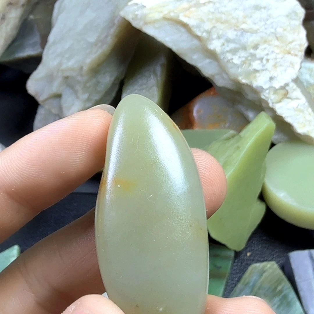 和田玉（糖玉）未镶嵌珠宝奇石