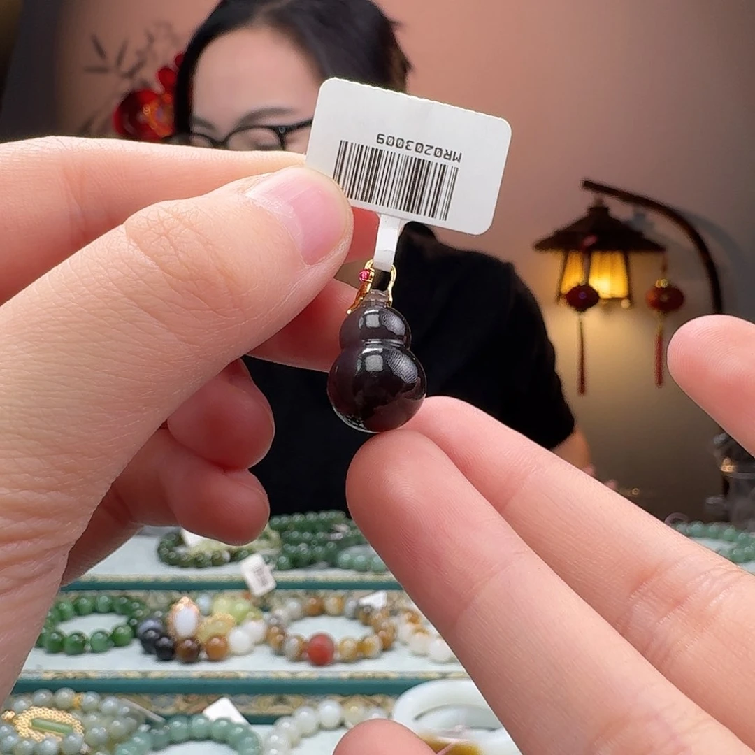 和田玉吊坠18K金镶嵌