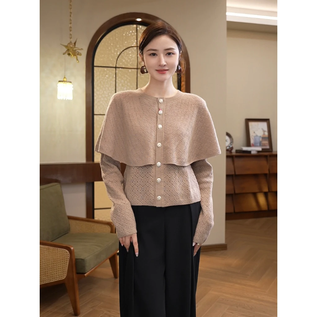 2025秋冬新款【8236】斗篷含绵羊毛假两件洋气镂空驼色针织衫毛衣女